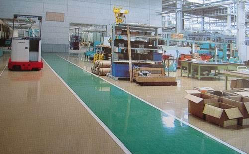 应该如何预防库车环氧地坪出现发白的现象